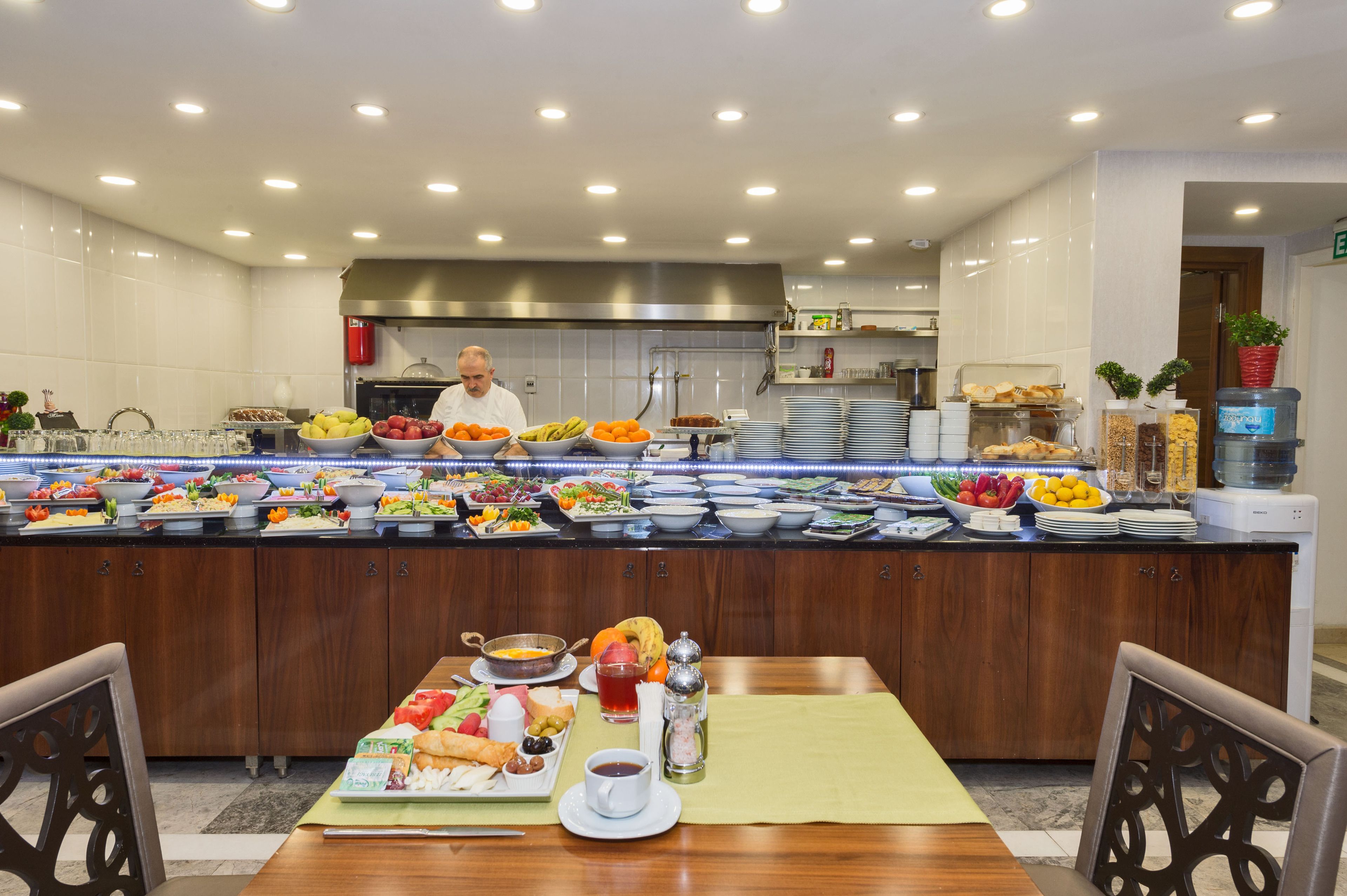 每日供应当地美食早餐（每人 EUR 4）