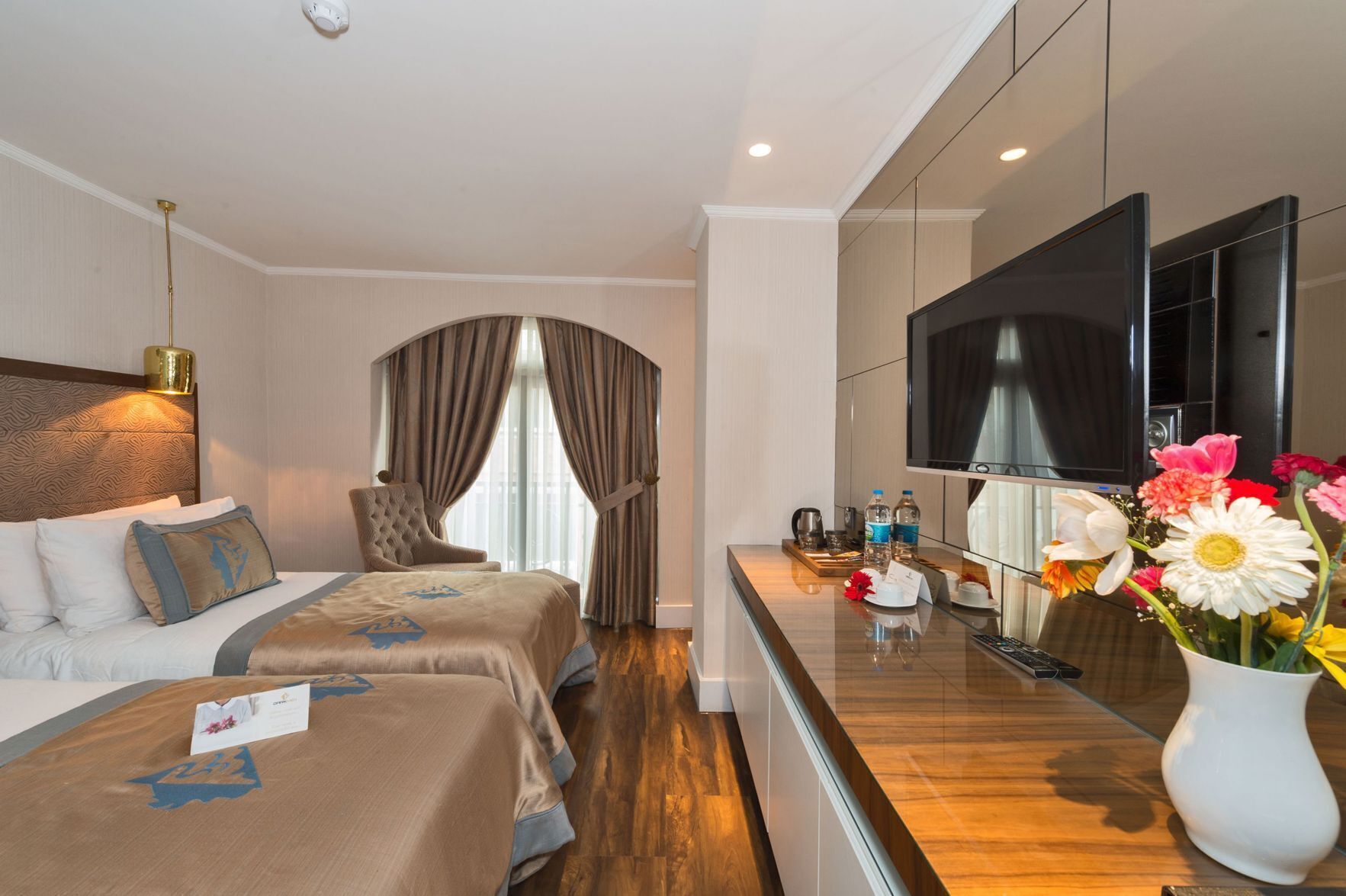 Premium bedding, minibar, in-room safe, desk