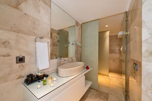 Shower, free toiletries, hair dryer, bathrobes - Darkmen 2 Hotel  (Istanbul)
