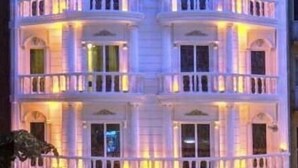 A multi-story building with balconies and large windows. - Darkmen 2 Hotel  (Istanbul)