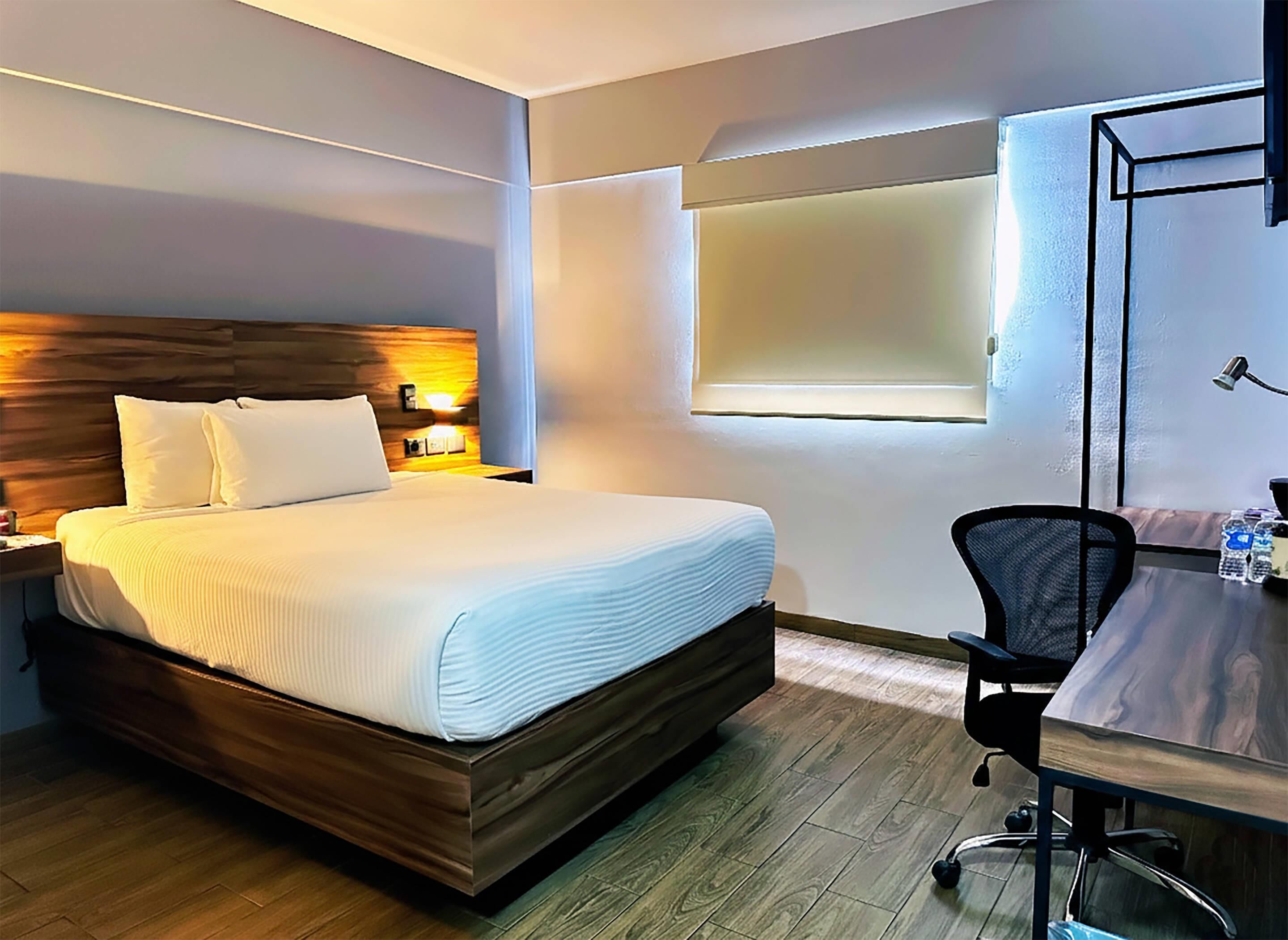 Standard Room, 1 Queen Bed, Non Smoking | Desk, laptop workspace, blackout drapes, soundproofing