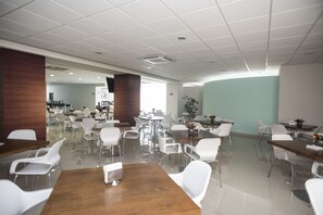 Petit déjeuner buffet compris tous les jours