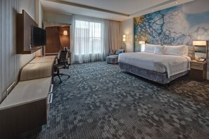 Desk, laptop workspace, blackout drapes, iron/ironing board - Courtyard by Marriott Kansas City Downtown/Convention Center (Kansas City)