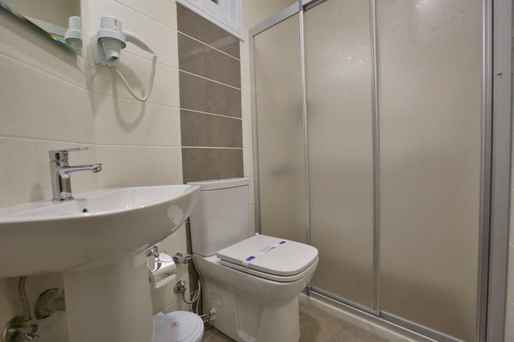 shower, free toiletries, hair dryer, slippers