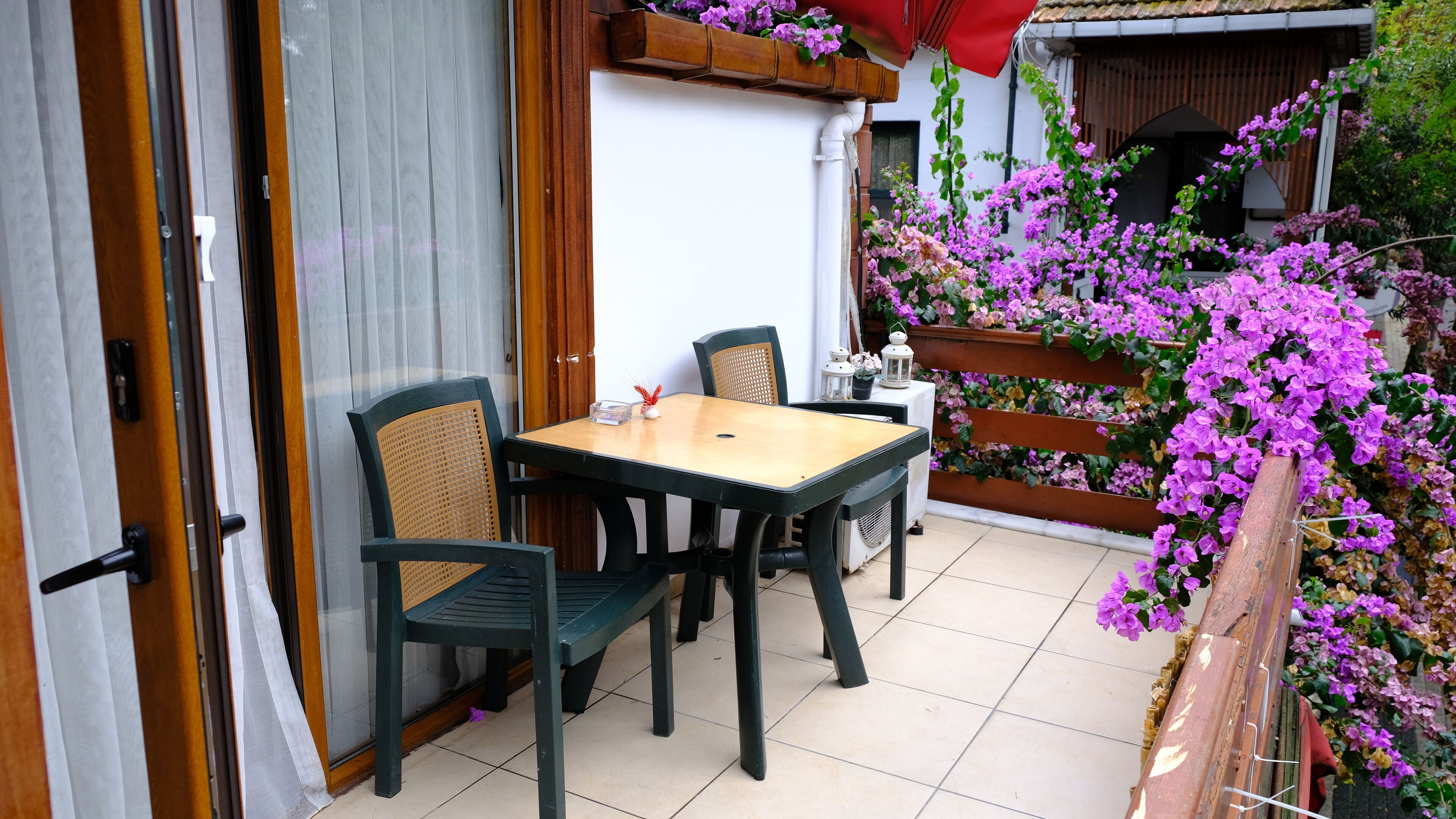 room with seaview | terrace/patio