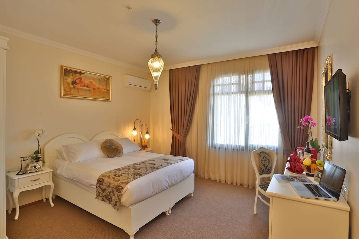 Egyptian cotton sheets, premium bedding, down duvets, pillow-top beds
