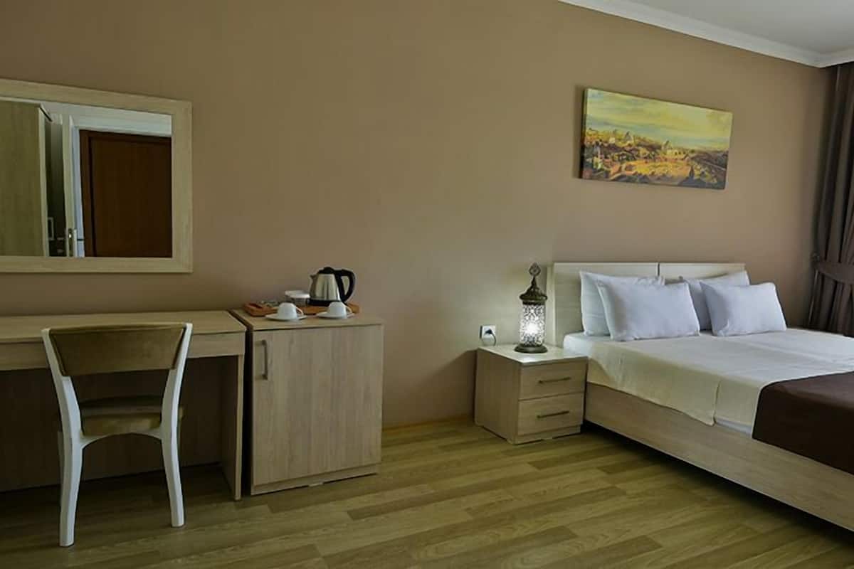 Quadruple Room | Egyptian cotton sheets, premium bedding, down duvets, pillow-top beds