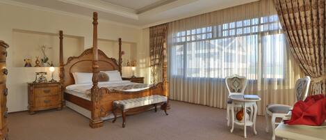 Habitación Deluxe, 1 habitación, en esquina | Sábanas de algodón egipcio y ropa de cama de alta calidad