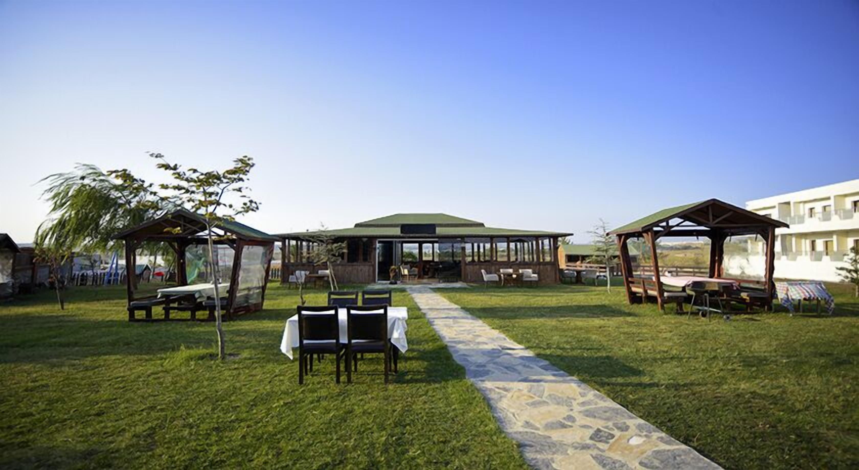 2 restauranter, frokost serveres