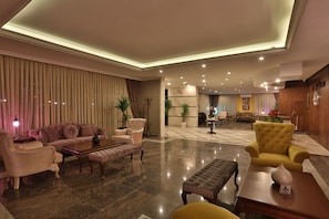 Coin salon dans le hall