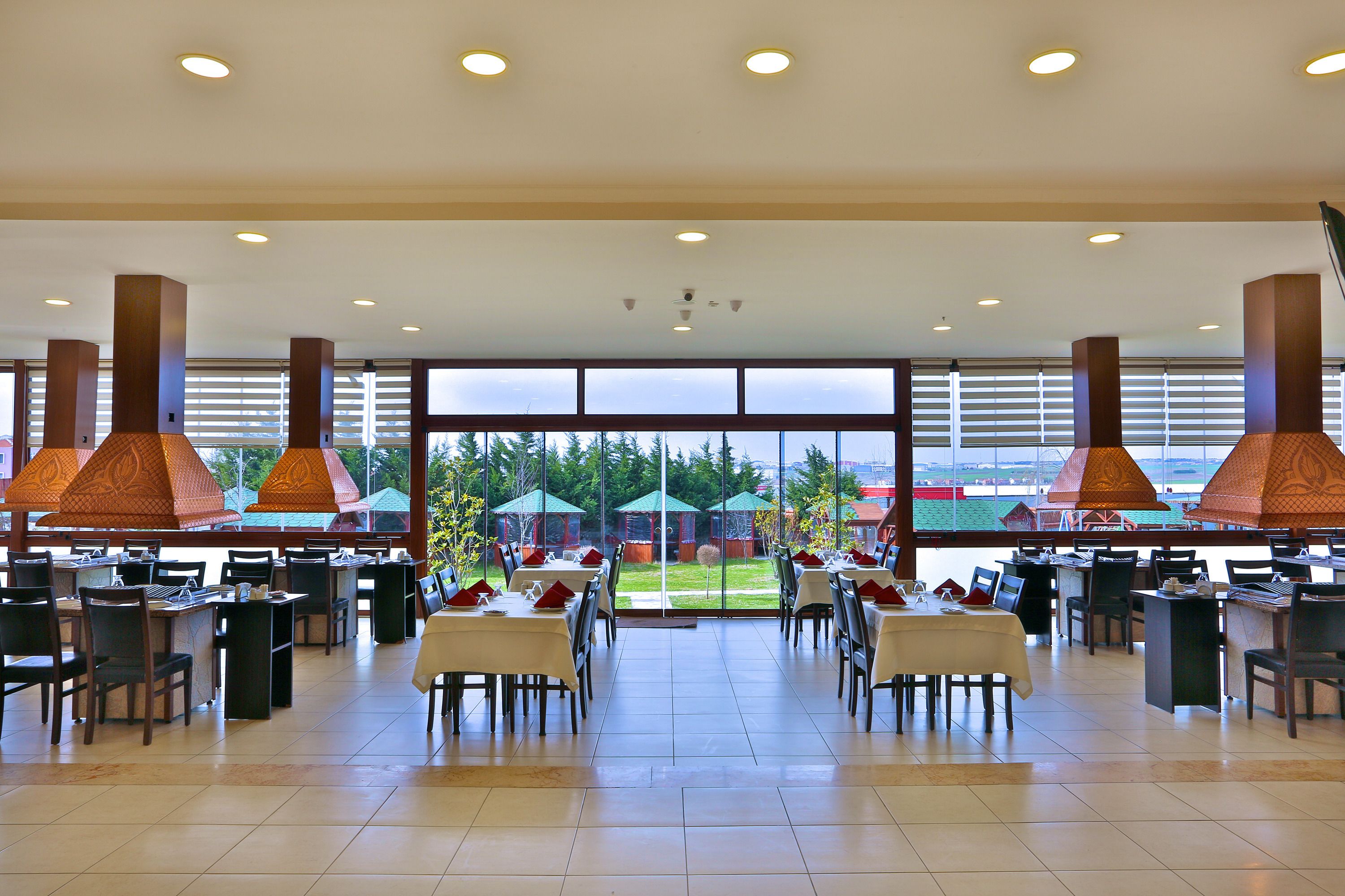 2 restaurants servant le petit déjeuner