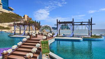 Indoor pool, outdoor pool