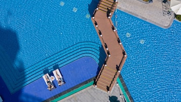 Indoor pool, outdoor pool