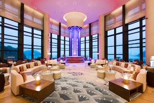 Saguão/lounge, vistas para o mar