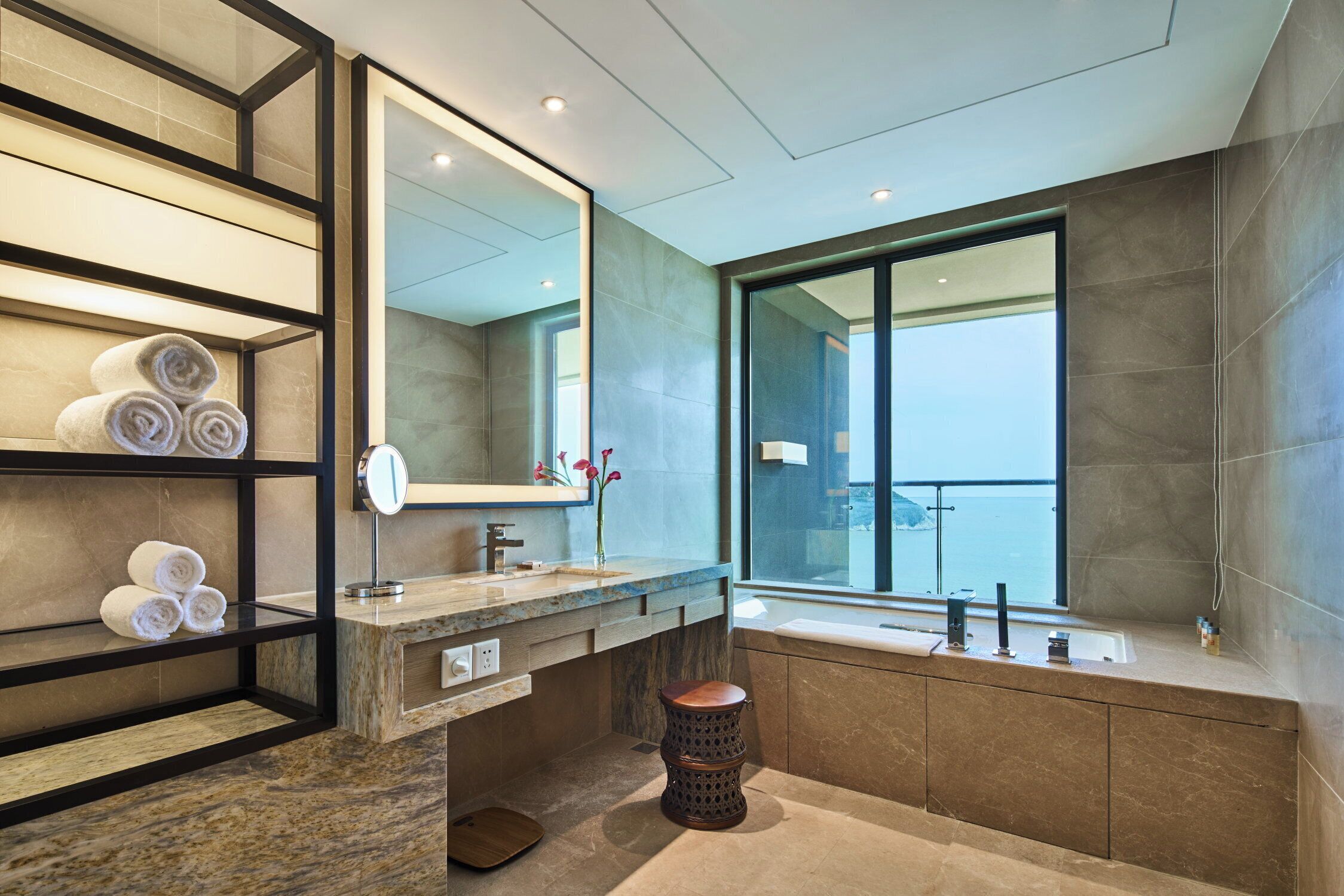 套房, 1 间卧室, 海景 | 迷你吧、客房内保险箱、办公桌、笔记本电脑工作区