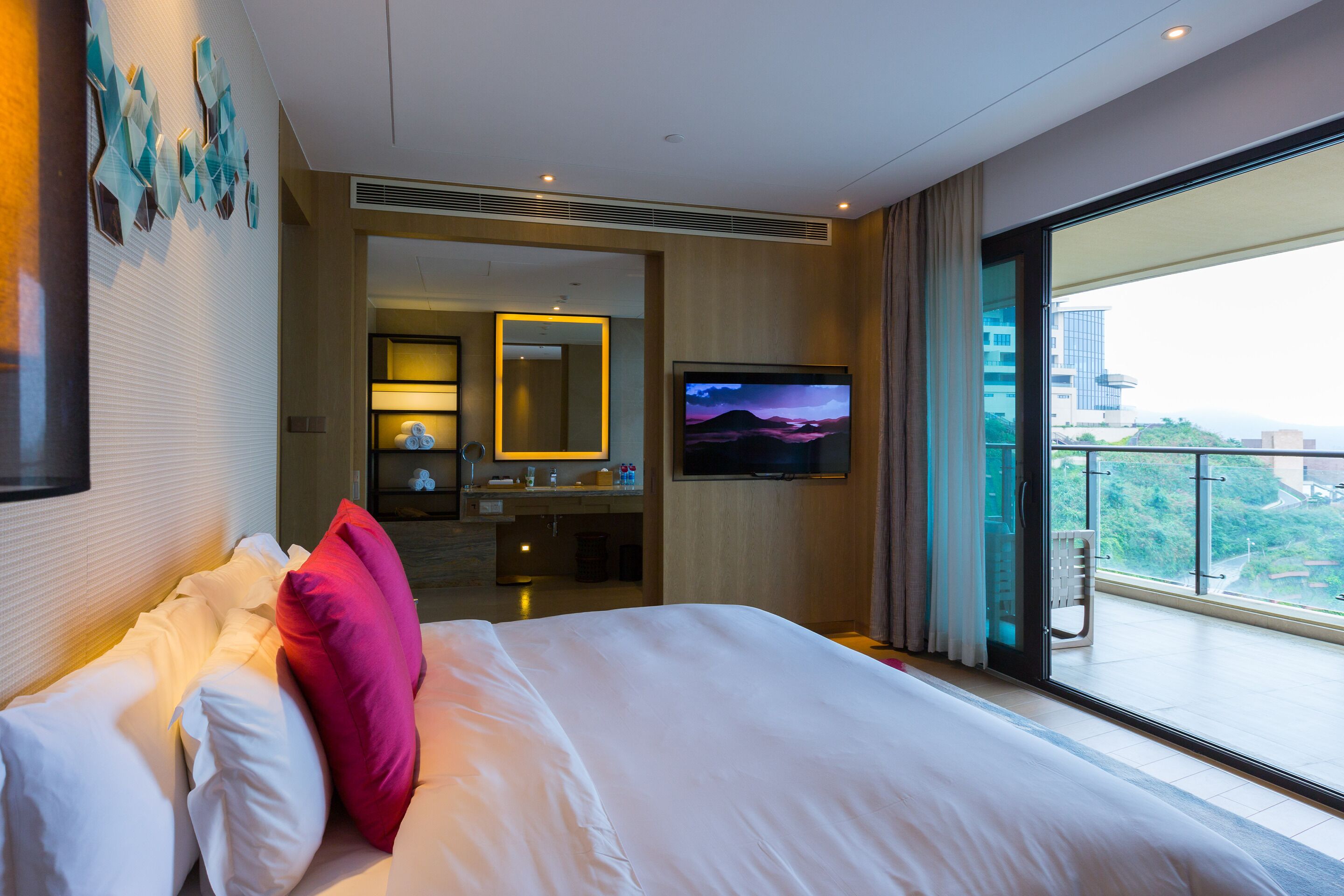 Suite, 1 Bedroom, Sea View | Minibar, in-room safe, desk, laptop workspace