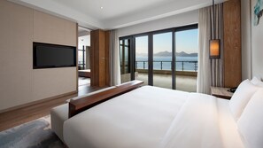Premium Suite, 1 Bedroom | Minibar, in-room safe, desk, laptop workspace