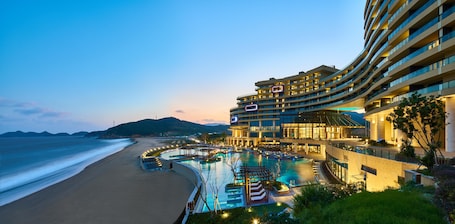Exterior. Crowne Plaza Ningbo Xiangshan Sea View by IHG