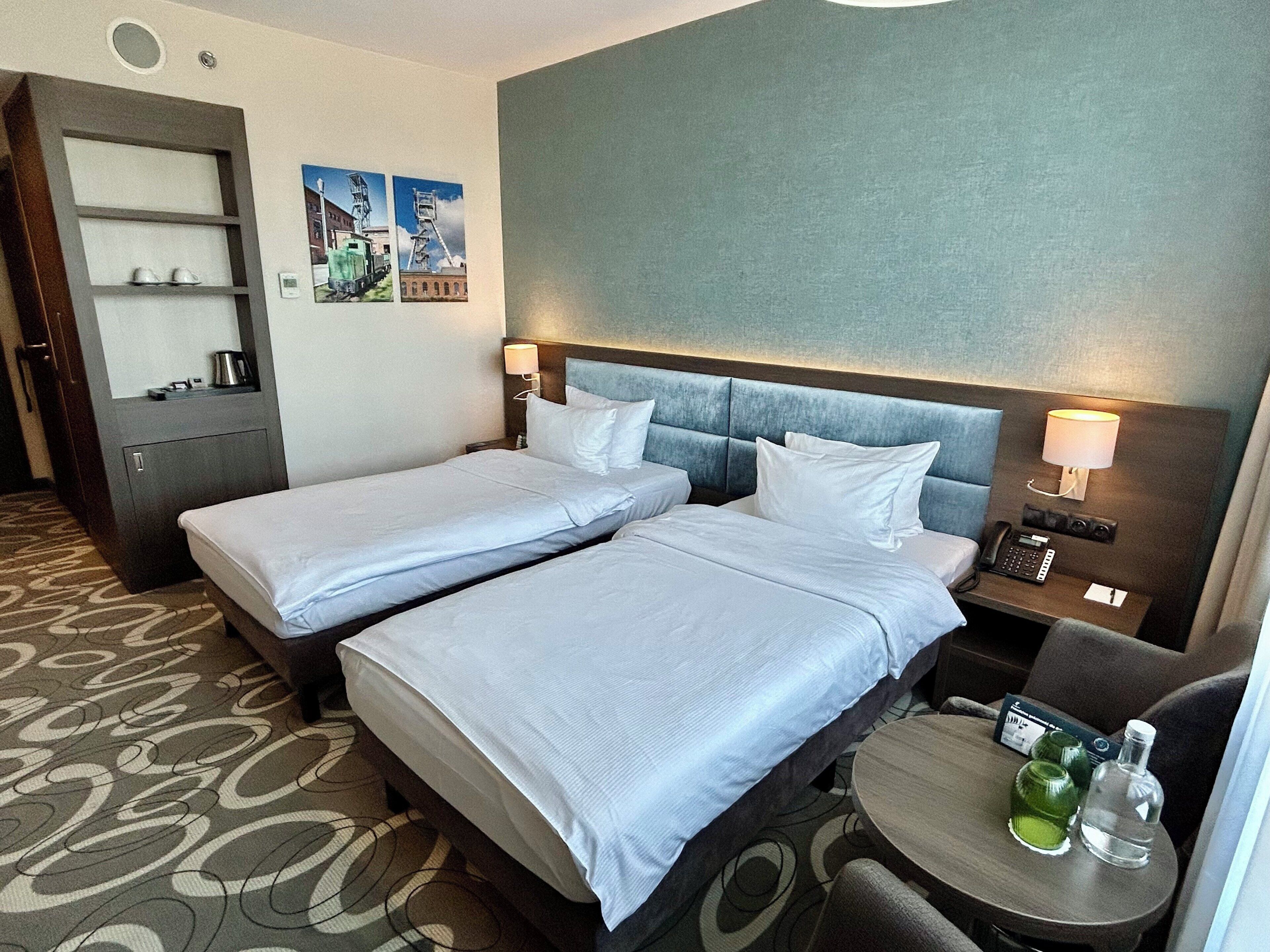 Standard Room, 2 Single Beds | Minibar, in-room safe, desk, laptop workspace