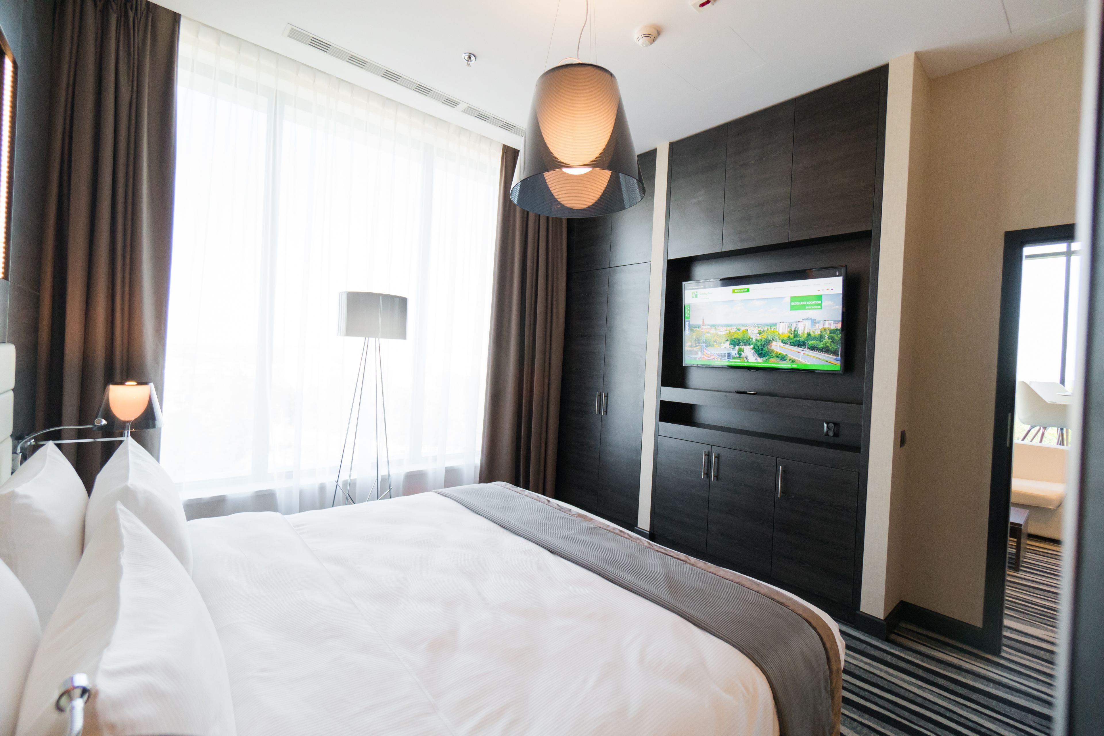 Suite - 1 kingsize-seng - balkon - byudsigt | Minibar, pengeskab på værelset, skrivebord
