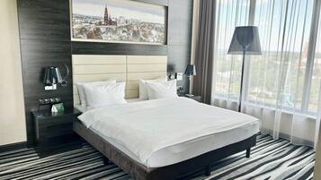 Minibar, Zimmersafe, Schreibtisch, laptopgeeigneter Arbeitsplatz