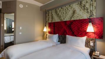 Standard Room, 2 Single Beds | Hypo-allergenic bedding, minibar, in-room safe, desk