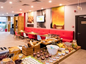 Lunch and dinner served, international cuisine - ibis Istanbul West (Istanbul)