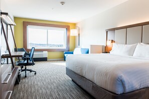 In-room safe, desk, laptop workspace, soundproofing - Holiday Inn Express & Suites Madison by IHG (Madison)
