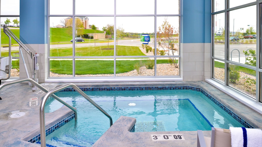 Holiday Inn Express & Suites Madison by IHG