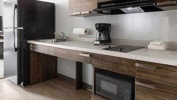 Full-size fridge, microwave, stovetop, coffee/tea maker