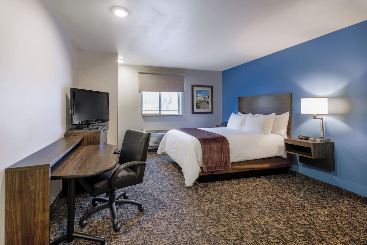 Premium bedding, pillowtop beds, desk, laptop workspace