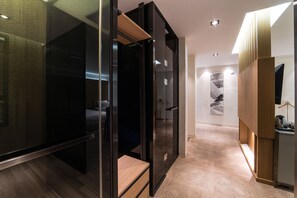 패밀리 스위트 | 고급 침구, 필로우탑 침대, 책상, 암막 커튼