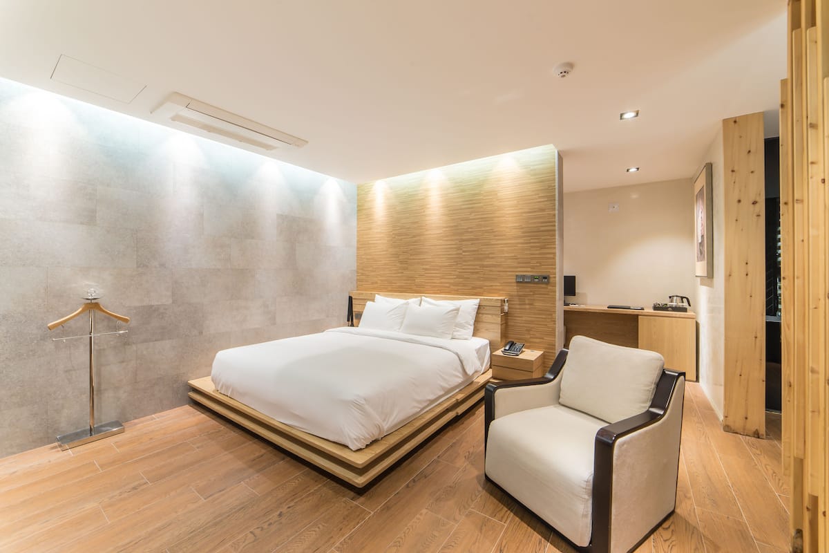 Suite (Double) | Hochwertige Bettwaren, Pillowtop-Betten, Schreibtisch
