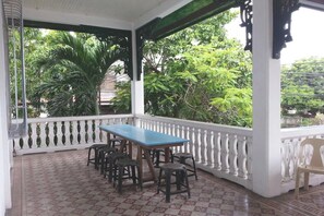Outdoor dining - Casa Tentay Iloilo (Iloilo)