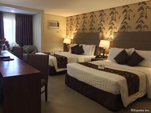 In-room safe, desk, free WiFi, bed sheets - GT Hotel Bacolod (Bacolod)
