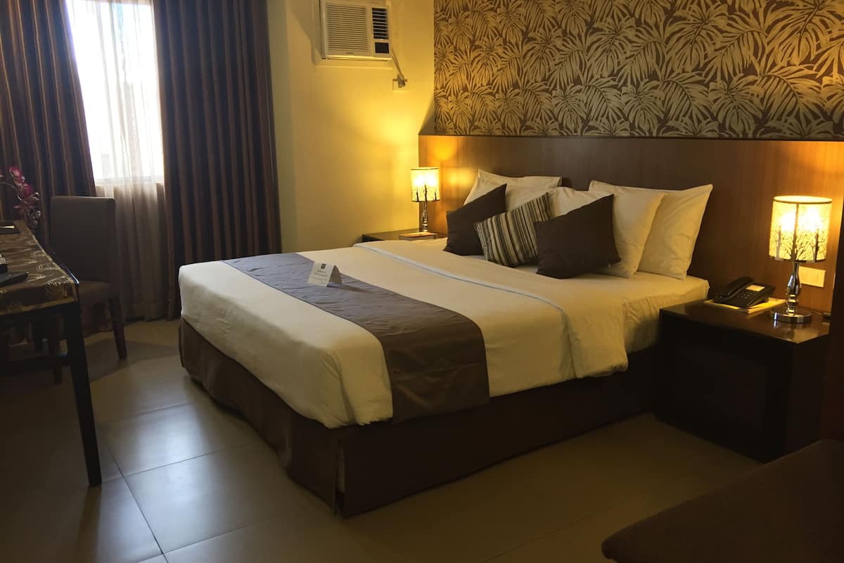 superior queen room | in-room safe, desk, free wifi, bed sheets
