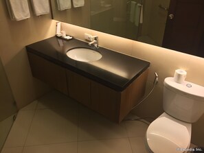Bathroom - GT Hotel Bacolod (Bacolod)