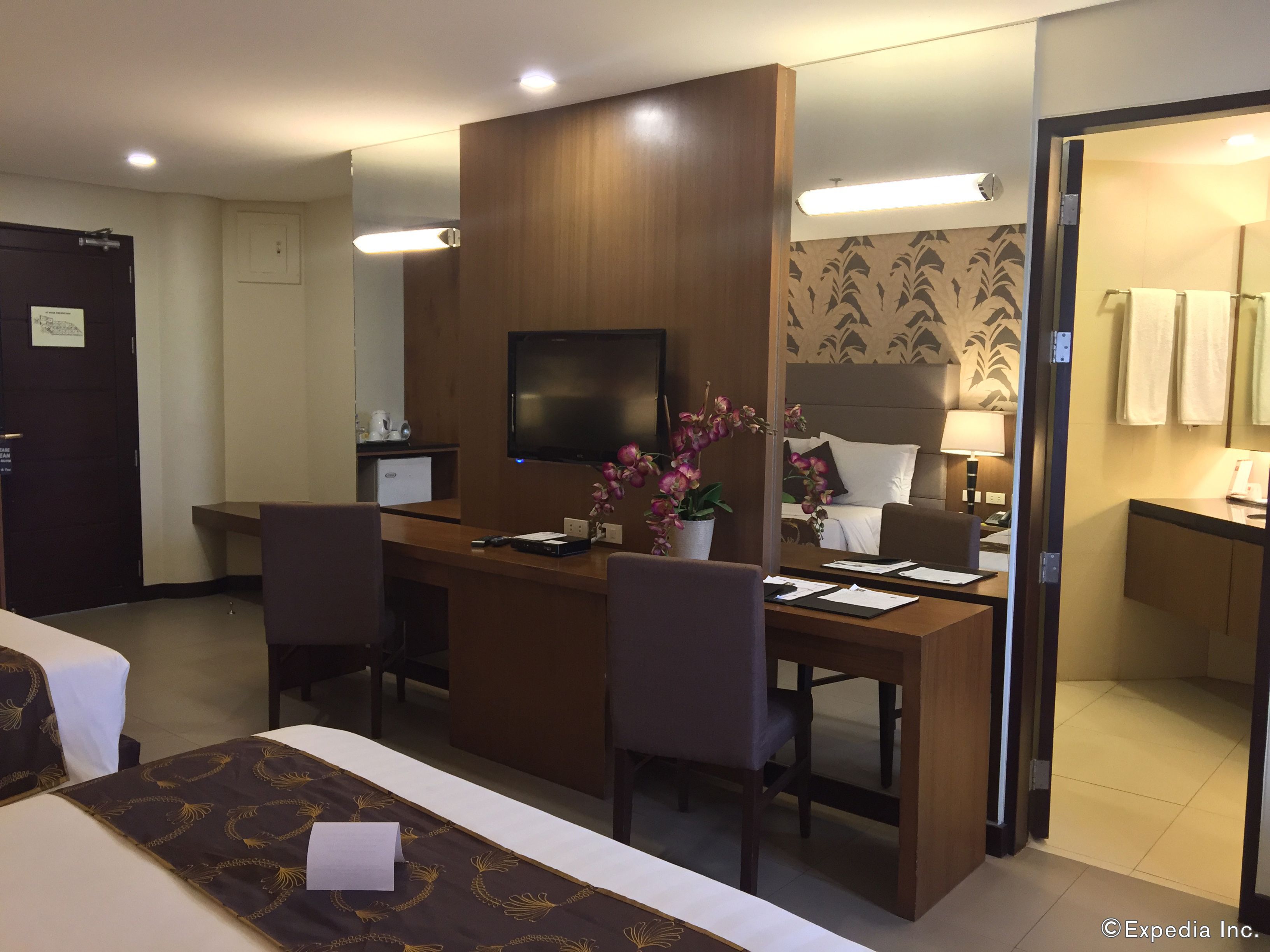 In-room safe, desk, free WiFi, bed sheets