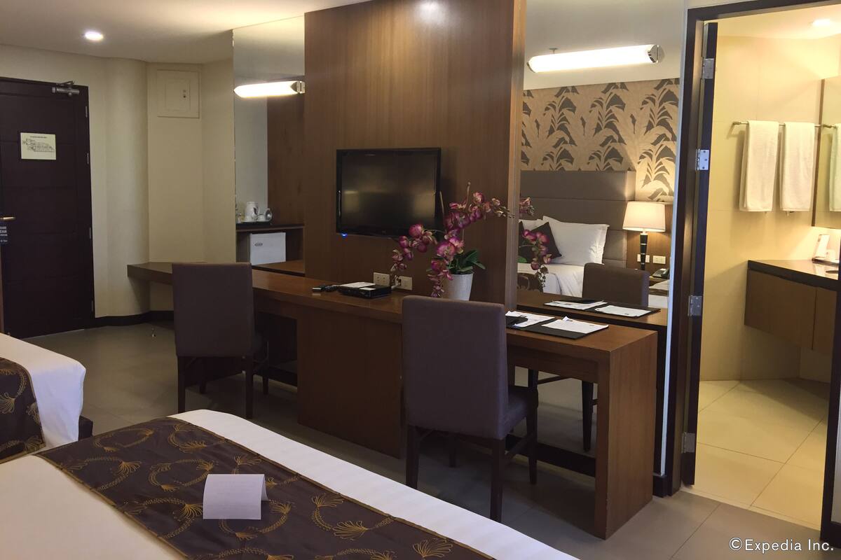 in-room safe, desk, free wifi, bed sheets