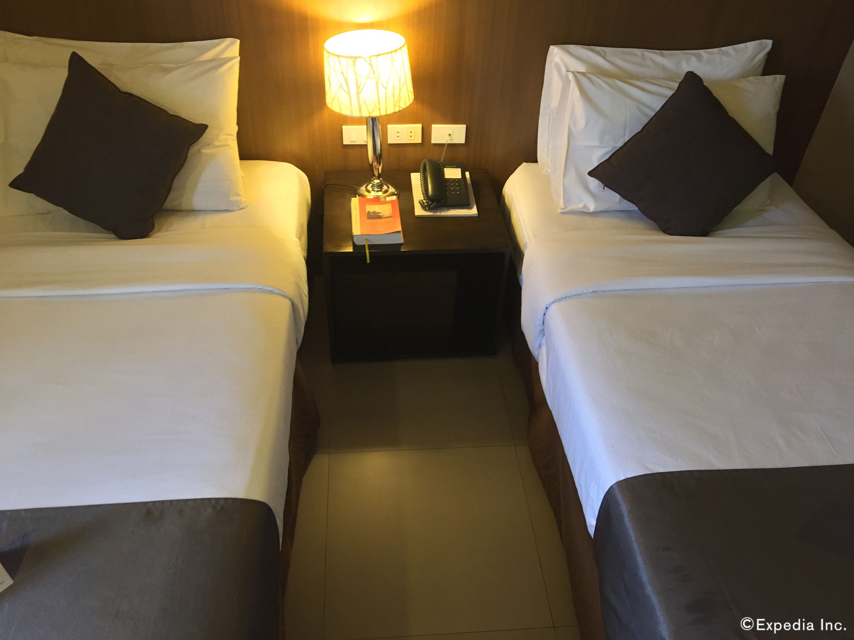 superior twin room | in-room safe, desk, free wifi, bed sheets