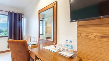 Deluxe Triple Room | Desk, free WiFi, bed sheets