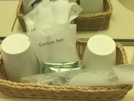 Bañera con ducha, bañera profunda, artículos de tocador gratuitos