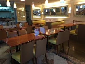 2 Restaurants, Frühstück, Mittagessen, Abendessen, japanische Küche