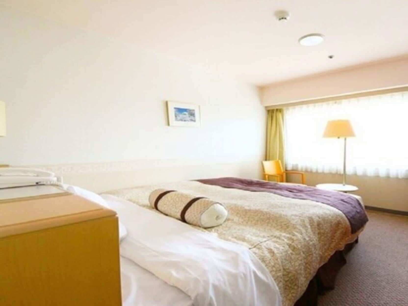 Minibar, in-room safe, desk, free WiFi