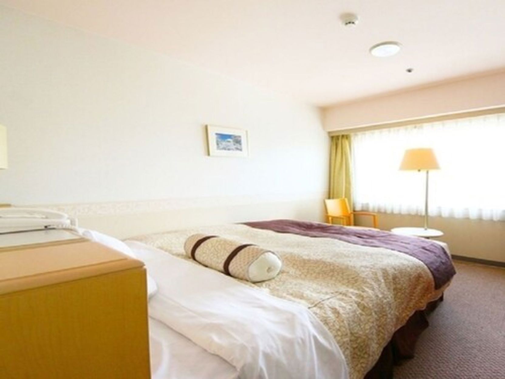 Minibar, in-room safe, desk, free WiFi