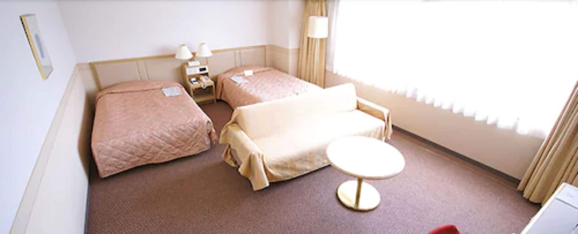 Minibar, in-room safe, desk, free WiFi