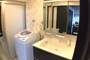 Bathroom - Rakuya Kyoto Station South (Kyoto)