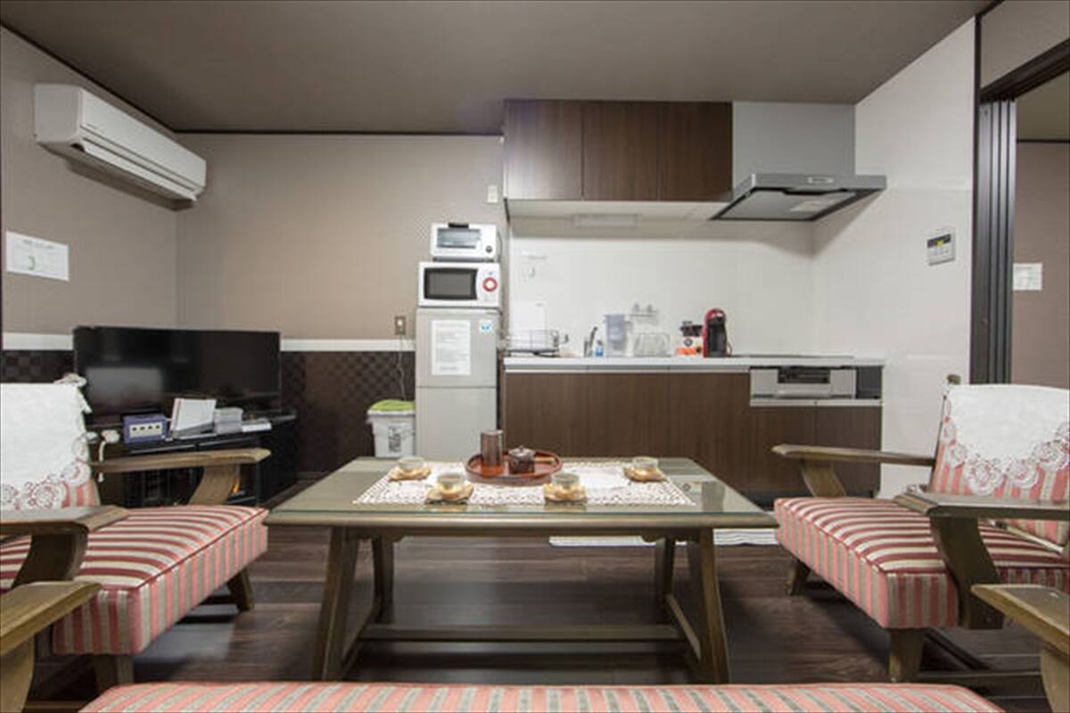 2 bedrooms, premium bedding, free WiFi