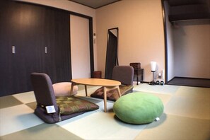 2 bedrooms, premium bedding, free WiFi - Rakuya Kyoto Station South (Kyoto)