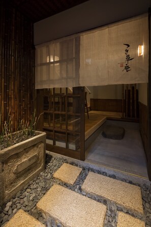 Property entrance - Tsukikusa-an (Kyoto)